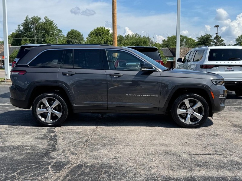 Jeep Grand Cherokee Vehicle Image 02