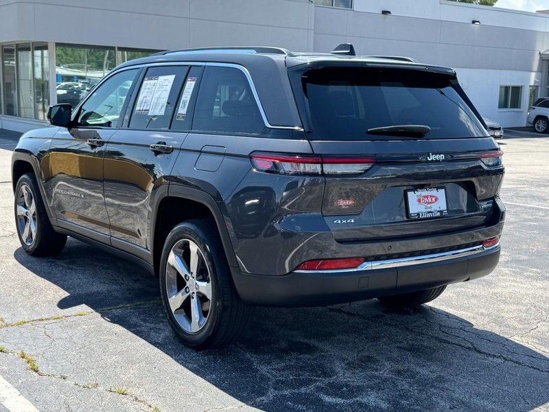 Jeep Grand Cherokee Vehicle Image 04
