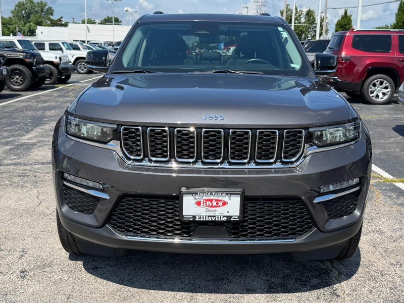 Jeep Grand Cherokee Vehicle Image 09