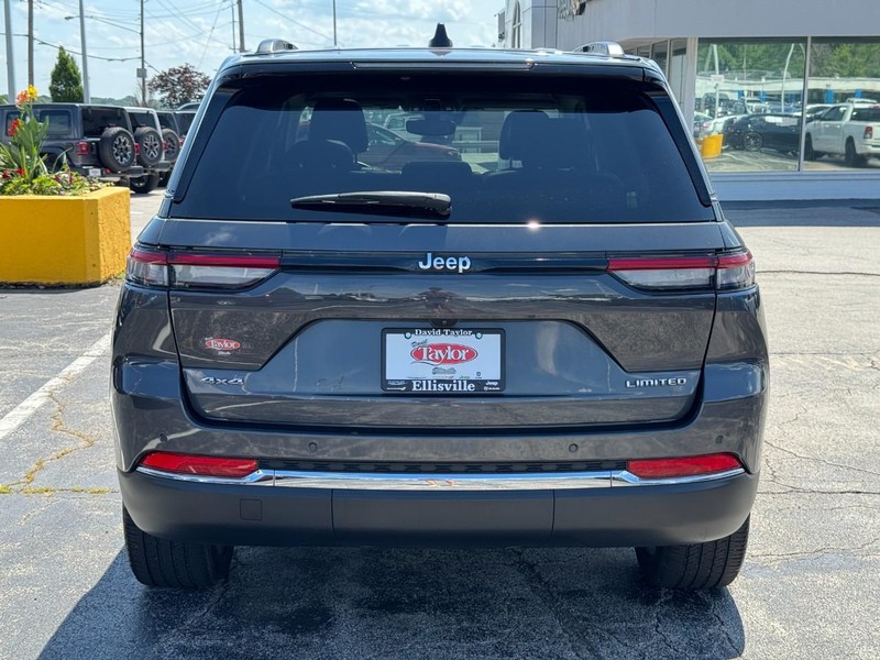 Jeep Grand Cherokee Vehicle Image 15