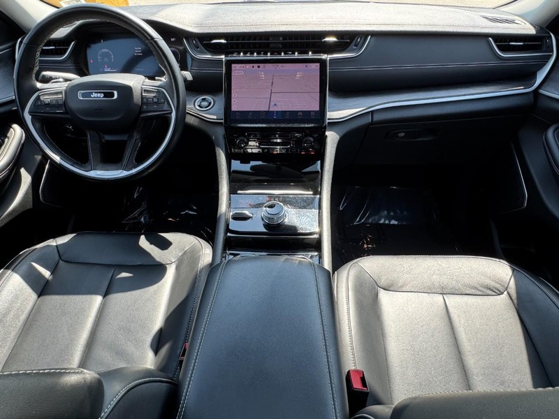 Jeep Grand Cherokee Vehicle Image 18