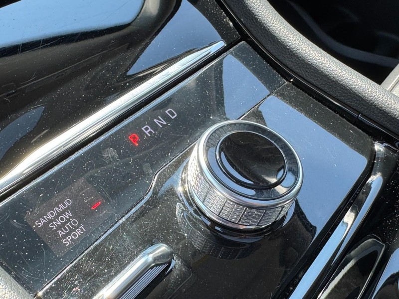 Jeep Grand Cherokee Vehicle Image 27