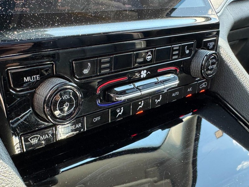 Jeep Grand Cherokee Vehicle Image 28