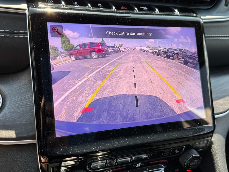Jeep Grand Cherokee Vehicle Image 30