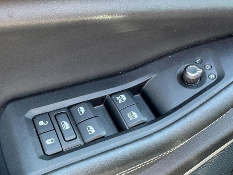 Jeep Grand Cherokee Vehicle Image 31