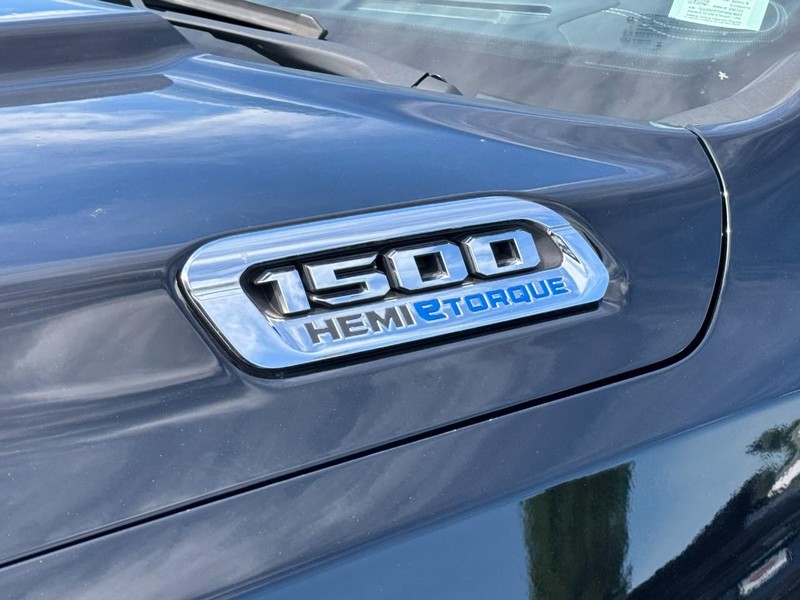 Ram 1500 Vehicle Image 12