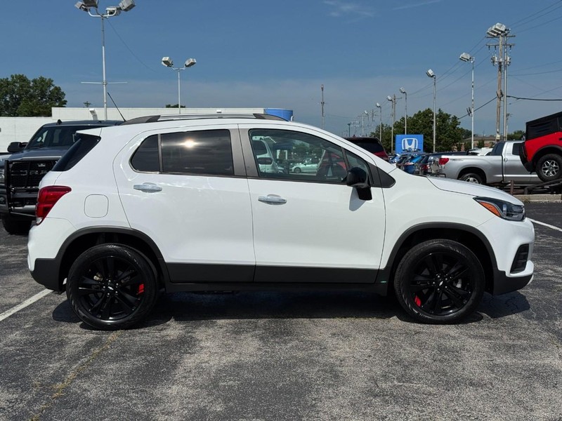 Chevrolet Trax Vehicle Image 02