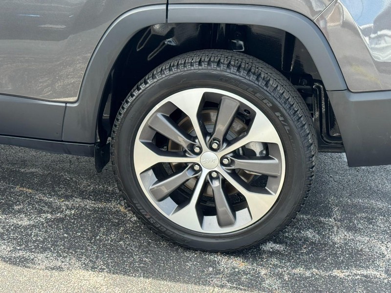 Jeep Cherokee Vehicle Image 08