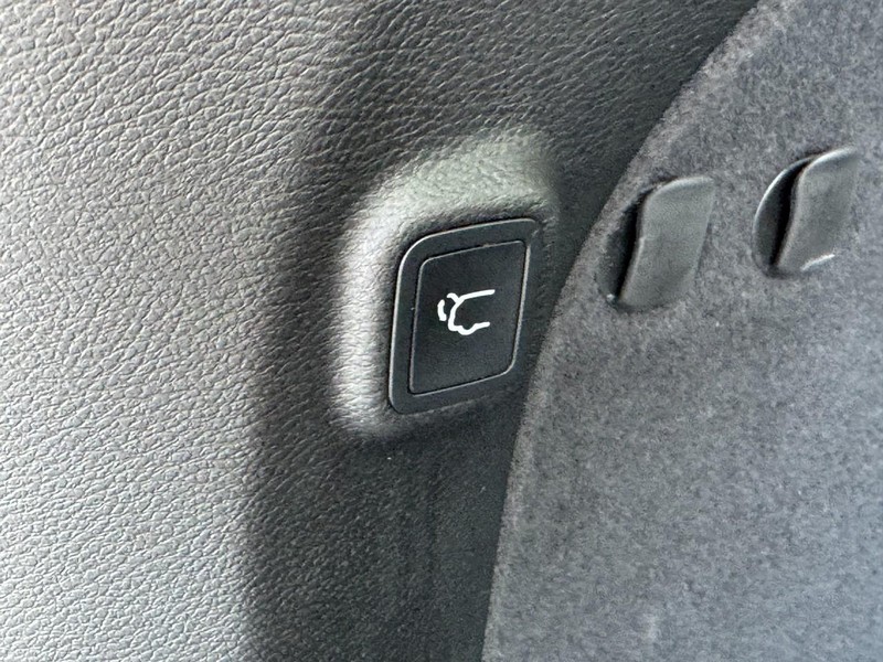 Jeep Cherokee Vehicle Image 17