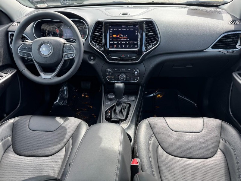 Jeep Cherokee Vehicle Image 21