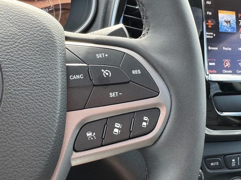 Jeep Cherokee Vehicle Image 29
