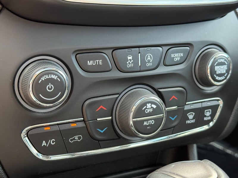 Jeep Cherokee Vehicle Image 32