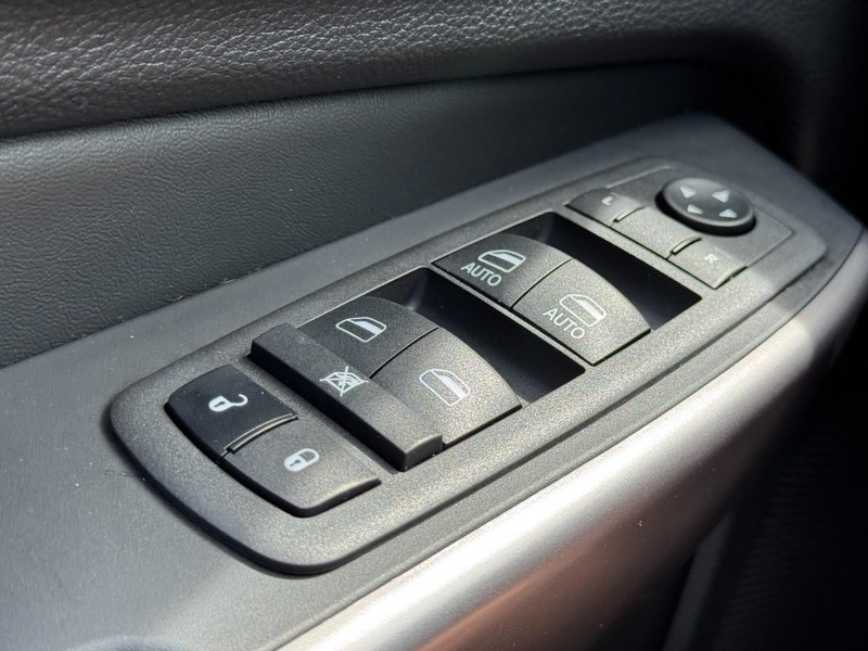 Jeep Cherokee Vehicle Image 36