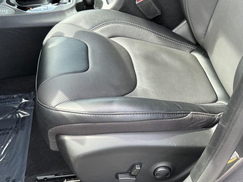 Jeep Cherokee Vehicle Image 38