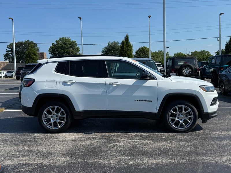Jeep Compass Vehicle Image 03