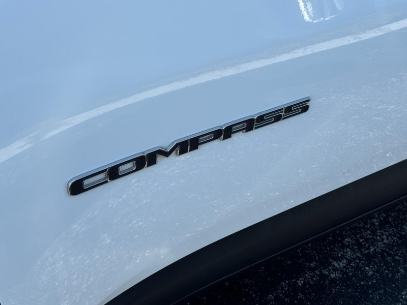 Jeep Compass Vehicle Image 12