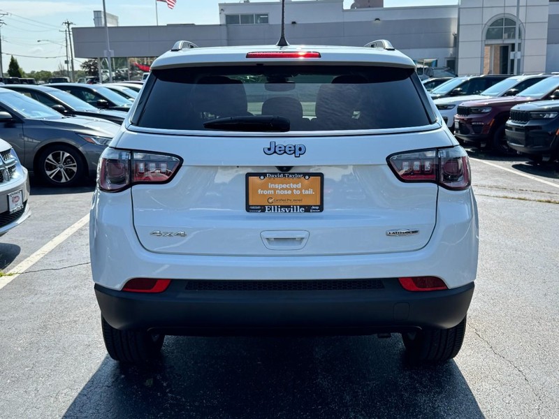 Jeep Compass Vehicle Image 16