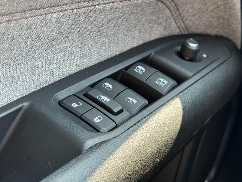 Jeep Compass Vehicle Image 29