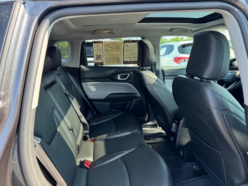 Jeep Compass Vehicle Image 18