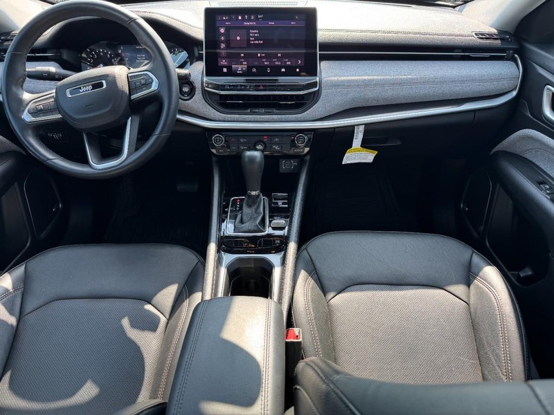 Jeep Compass Vehicle Image 19