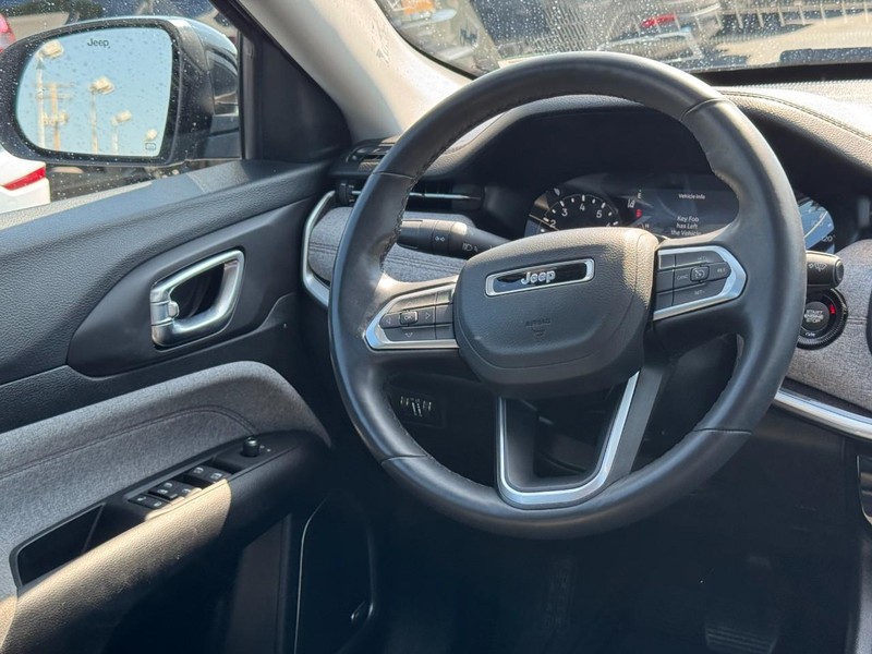 Jeep Compass Vehicle Image 20