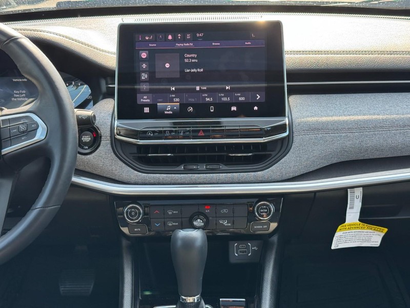 Jeep Compass Vehicle Image 21