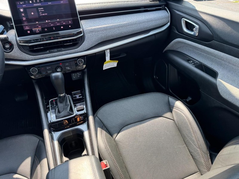 Jeep Compass Vehicle Image 23