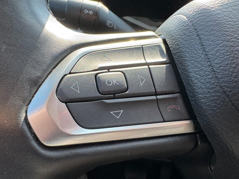 Jeep Compass Vehicle Image 24