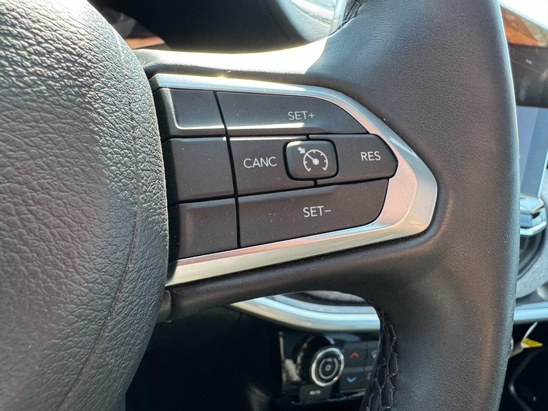 Jeep Compass Vehicle Image 25