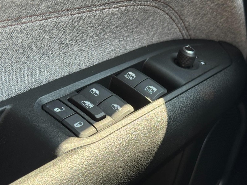 Jeep Compass Vehicle Image 30