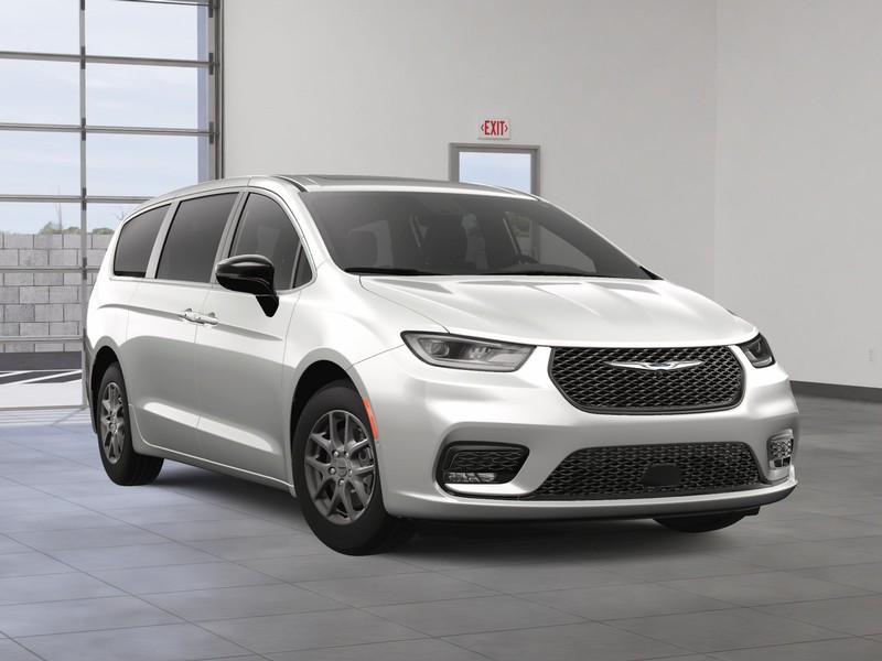 Chrysler Pacifica Vehicle Image 11