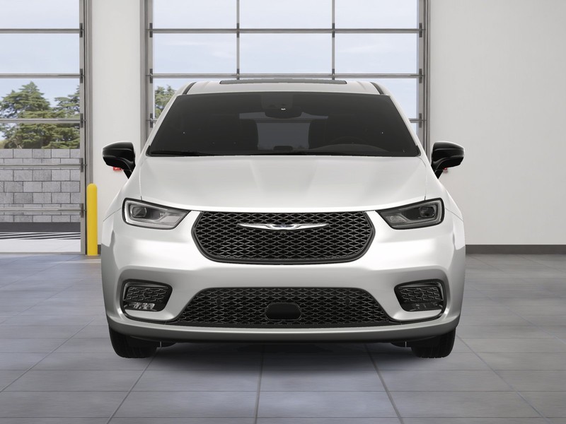 Chrysler Pacifica Vehicle Image 12