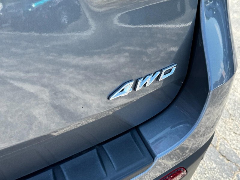 Ford Explorer Vehicle Image 11