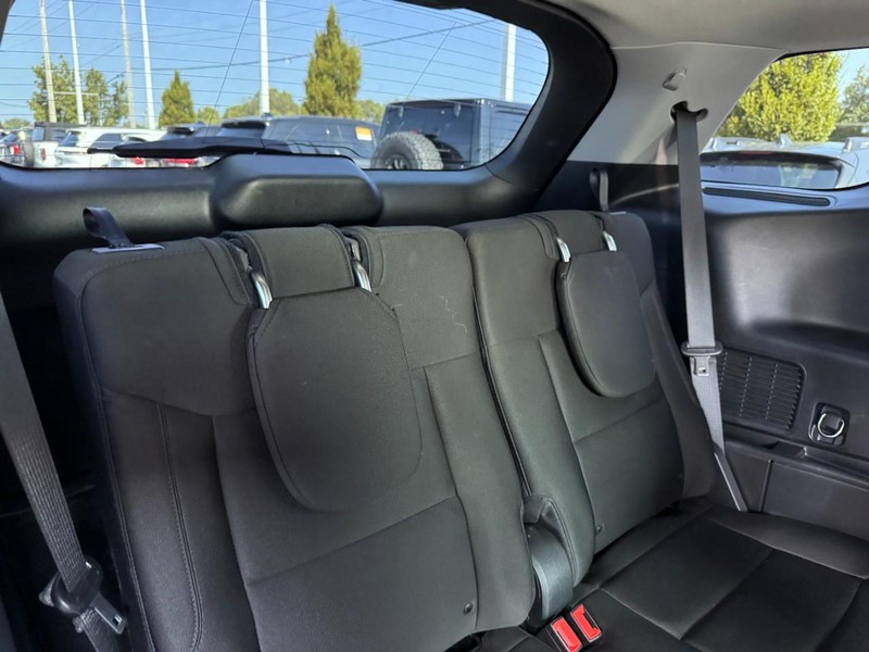 Ford Explorer Vehicle Image 16