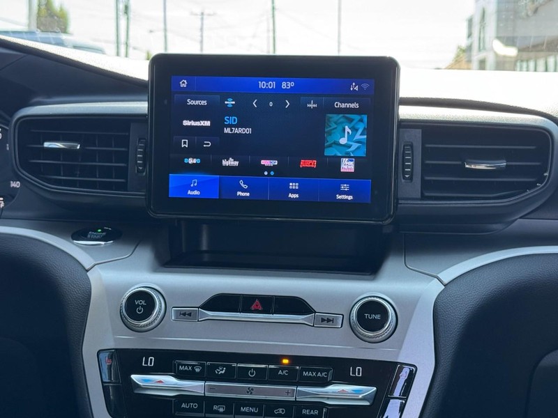 Ford Explorer Vehicle Image 18