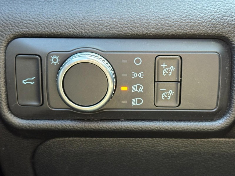 Ford Explorer Vehicle Image 21