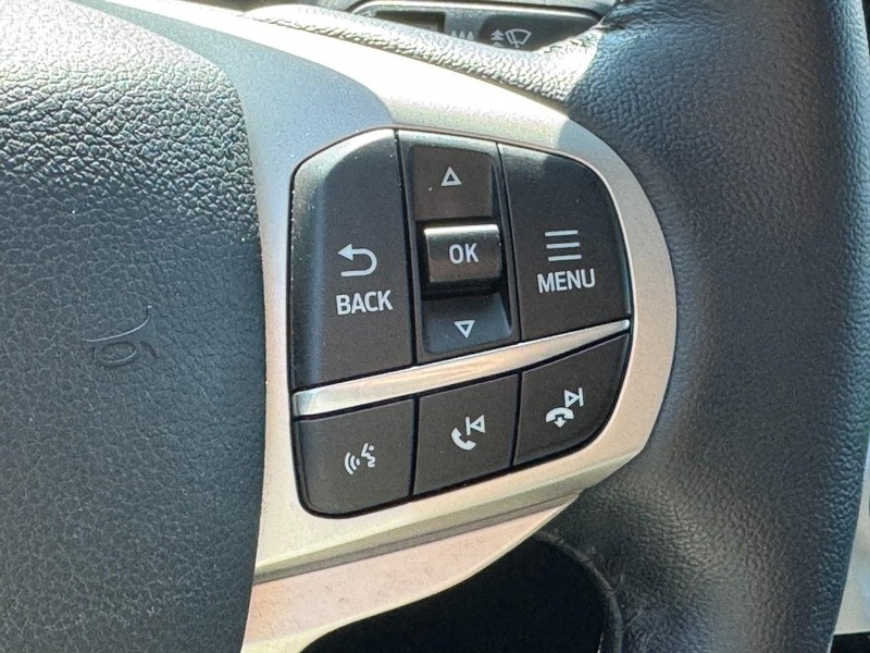 Ford Explorer Vehicle Image 23