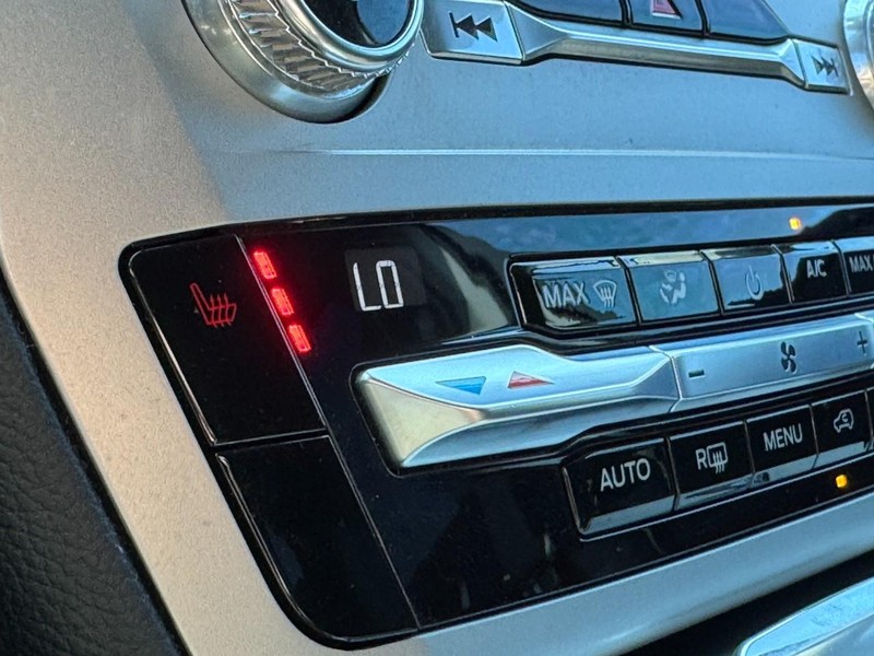 Ford Explorer Vehicle Image 26