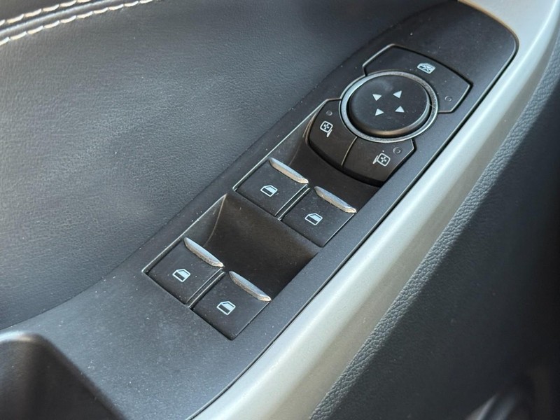 Ford Explorer Vehicle Image 29
