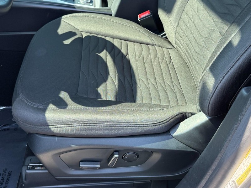 Ford Explorer Vehicle Image 30