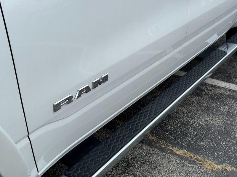 Ram 1500 Vehicle Image 13