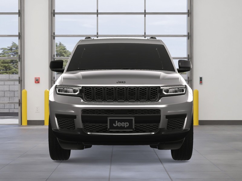 Jeep Grand Cherokee L Vehicle Image 11