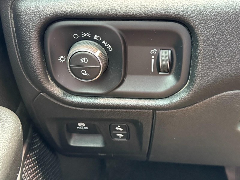 Ram 1500 Vehicle Image 26