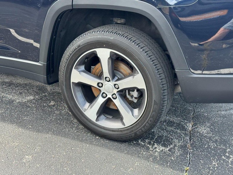 Jeep Grand Cherokee L Vehicle Image 08