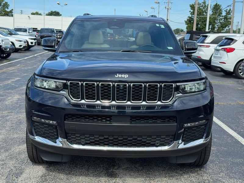 Jeep Grand Cherokee L Vehicle Image 11