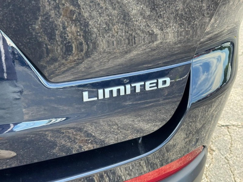 Jeep Grand Cherokee L Vehicle Image 13