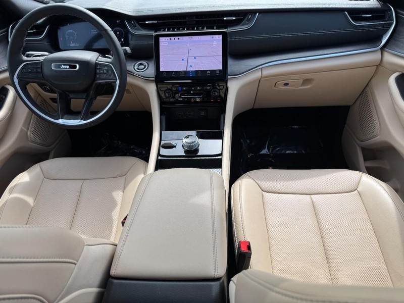 Jeep Grand Cherokee L Vehicle Image 19