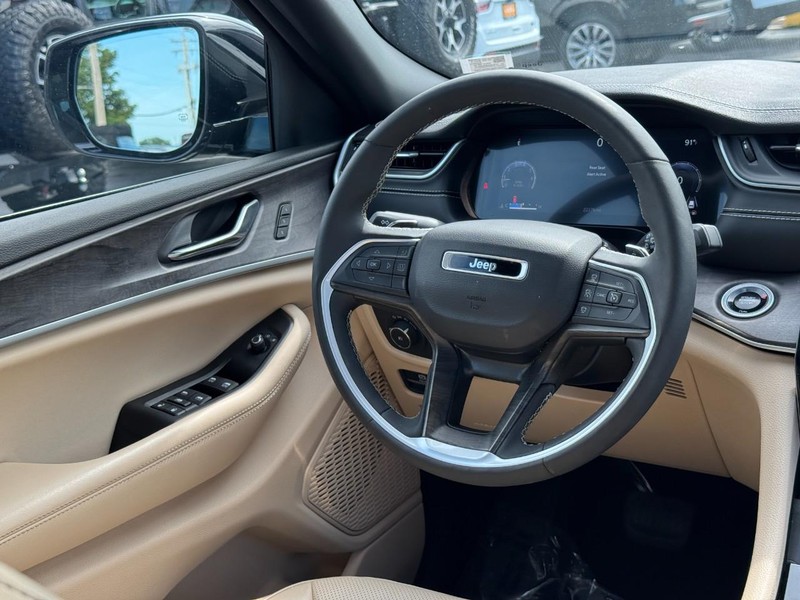 Jeep Grand Cherokee L Vehicle Image 20