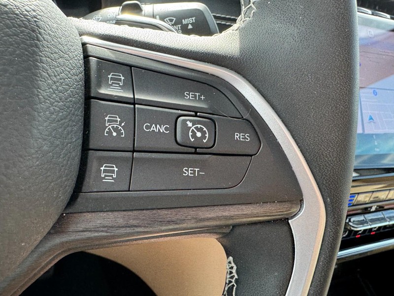 Jeep Grand Cherokee L Vehicle Image 27