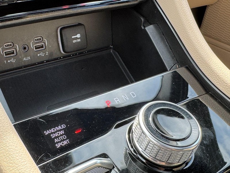 Jeep Grand Cherokee L Vehicle Image 29